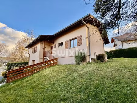 maison individuelle avec sous-sol complet  combles aménageables et grand terrain
