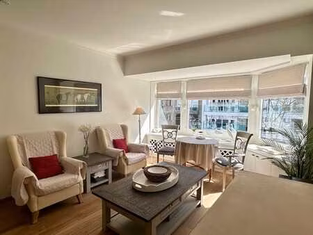 appartement rénové  confortable et élégant  idéalement si...