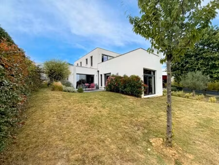 maison de luxe à vendre dans le quartier les pierres beurres