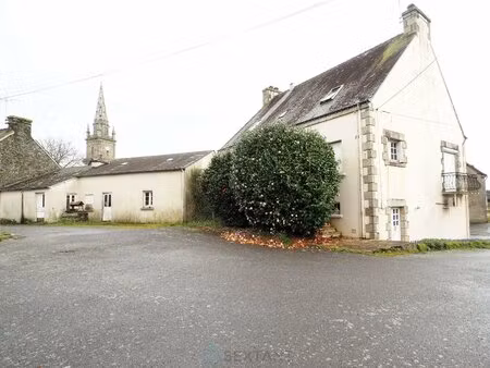 maison familiale ou immeuble de rapport + longère à rénover + hangar fermé environ 160 m²