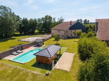 exclusivité. vosges  aux portes d'épinal. propriété d'exception du xviiie siècle  piscine.