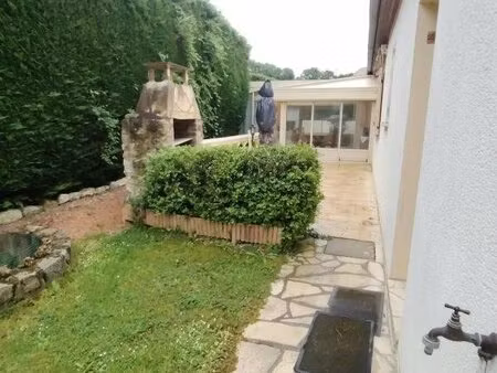pavillon avec piscine couverte chauffée et grand garage
