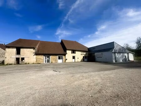 local professionnel proche autoroute entre lons-le-saunier et poligny !
