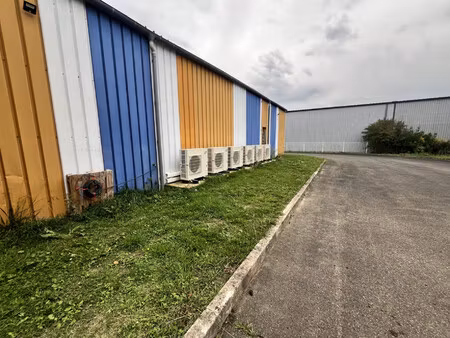 location local commercial