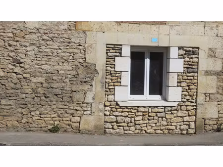 t2 non meublée - rdc - secteur savignac les eglises - très b