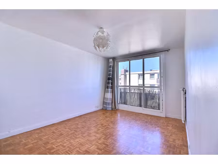 proche gare - 3 chambres - cave - ravalement vote et paye -