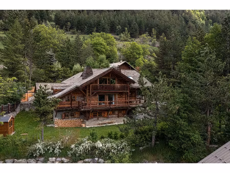 appartement luxe authentique face aux pistes de serre-chevalier