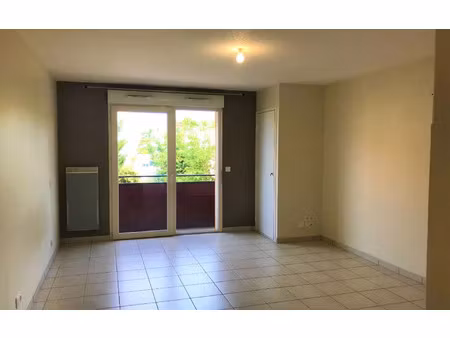 location appartement  m² t-1 à albi  390 €