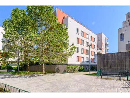 appartement 3 pièces avec 2 balcons  parking proche métro 5