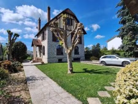 prestigieux immeuble de rapport en vente à moret-sur-loing  france
