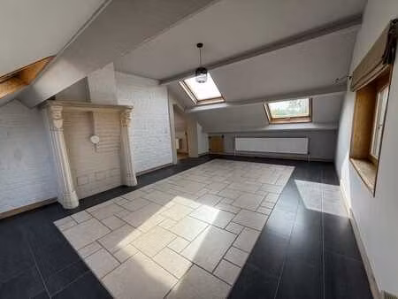 appartement 1 ch. lumineux avec poutres apparentes