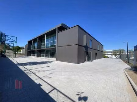 bureau moderne et durable de 519 m² près de la r0 à wemme...