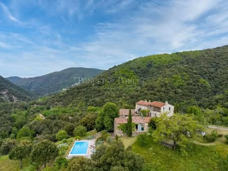 propriété de charme avec vue. 8 hectares – cévennes