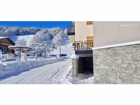 féclaz centre et pied des pistes - appartement neuf t3 75 m2 avec grande terrasse et sauna