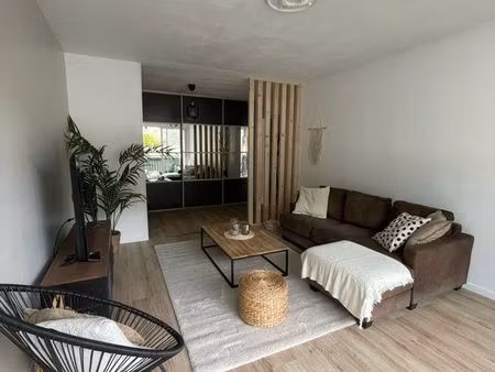 bel appartement de 80 m²  lumineux et entièrement remis au goût du jour