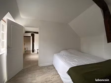 à louer – charmant t3 meublé rénové au cœur du vieux joigny