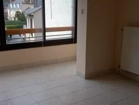 t1bis résidence les petits arbres espalion avec assenceur  cave  place parking