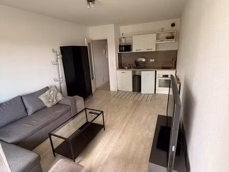 studio meublé – 460 cc · disponible immédiatement