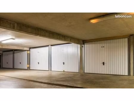 loue box fermé dans résidence de standing sécurisée à 2 pas de la gare  quartier velpeau