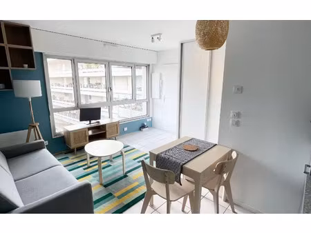 location appartement  m² t-1 à montreuil  845 €