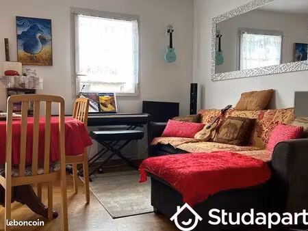 chambre 1 pièce 13 m²