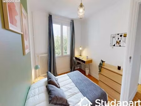 chambre 1 pièce 11 m²