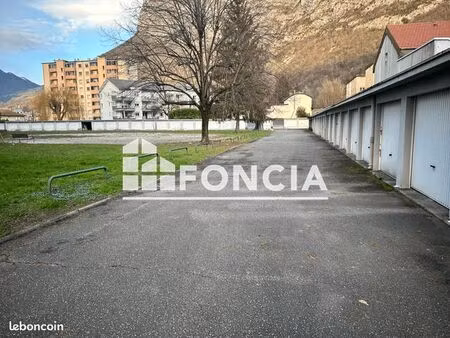 parking 10 m² saint egreve