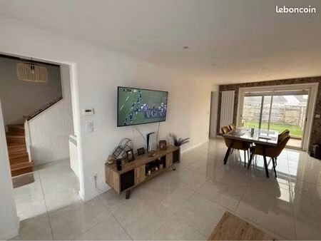 maison semi individuelle rénovée secteur paisible avec jardin garage cave 104m2