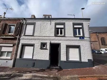 charmante petite maison de ville  semi-mitoyenne  dispo le 6 juin