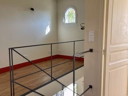 villa 5 pièces 150 m²