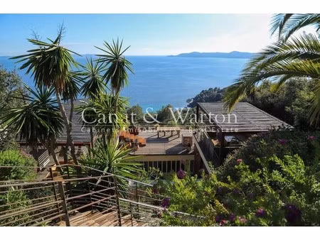 villa de luxe à vendre dans le quartier les calanques