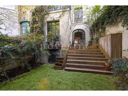 hôtel particulier à vendre dans le quartier pereire-malesherbes