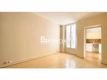 paris iii - republique / rue meslay - studio ensoleille au calme a renover entierement