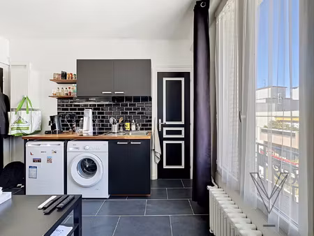 studio rénové avec vue ciel