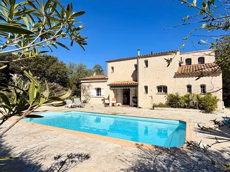 villa de luxe à vendre dans le quartier arènes