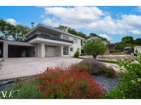 maison de luxe à vendre dans le quartier le chateau