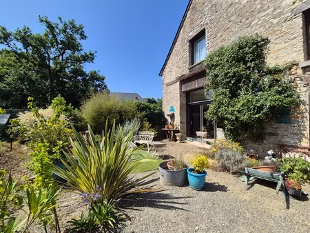 vente maison en pierres rénovée 4 chambres garage et terrain centre bourg