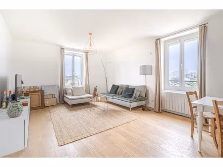 boulogne-billancourt – superbe appartement familial rénové au dernier étage avec ascenseur