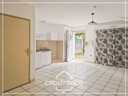 appartement rez de chaussé situé dans une résidence sénior  commodités à pied