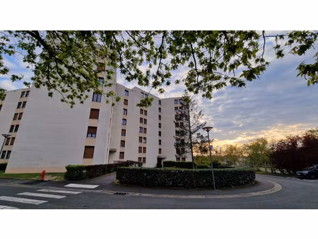 appartement t4 avec balcon joue les tours