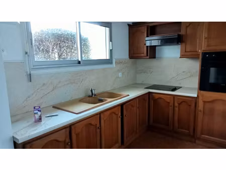 appartement t2à 550 eurcc dans résidence verdoyante à lannion