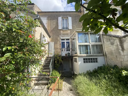 angouleme centre maison de ville à rafraîchir avec jardin et