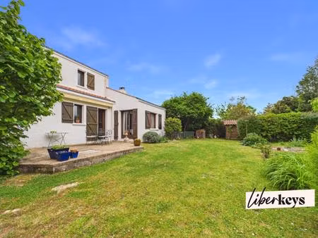 maison de 137 m2 dans son écrin de verdure