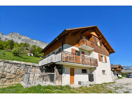 maison avec vue imprenable sur les hauteurs des clefs