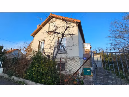 exclusivité cip : maison avec grand terrain et garages à tre