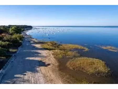 terrain à bâtir de 550 m² à ares (33)