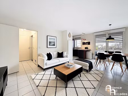 tres bel appartement dernier étage