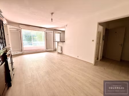 charmant t2 en centre-ville avec terrasse  à deux pas du tra