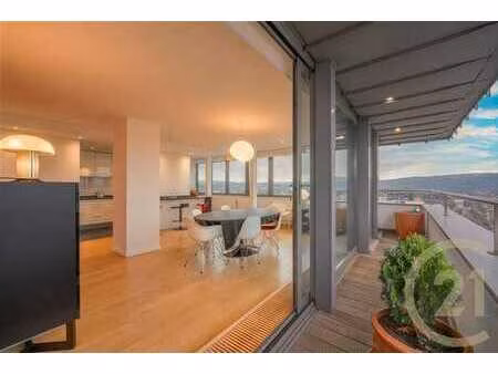 magnifique penthouse dans le centre de jambes !