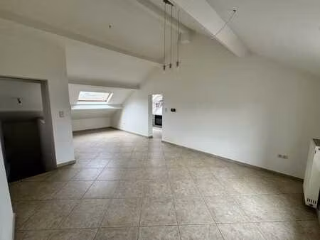 appartement 2 ch. avec vélux à pont-à-celles
